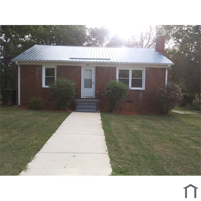704 Holt St